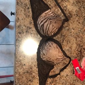 Like new 34dd Natori bra